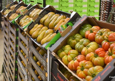 Tomates y peras ofrecidos por Guillot Fruver.