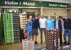 El equipo de Victor i Merce, que comercializa una amplia gama en/de fruta de hueso.