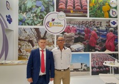 Manuel Alejandro García y Víctor Manuel Reyes, en el stand de Frutas Torrebaja