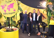 Susana Guerrero, Bren Grootenhuijs y Gina González, de Biotropic, con su oferta tropical bío