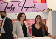 Verónica Vigo y Azur Vermeulen, en el stand de Tasty Import, especializada en frutas tropicales