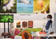 Indira Mena, en el stand de Almanzora Tropical, especializada en pitahaya, maracuyá y papaya