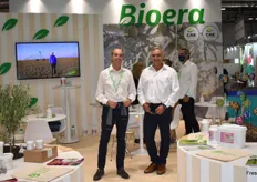 Alessandro Marín y Raimundo Páez, en el stand de la compañía especializada en nutrición ecológica Bioera