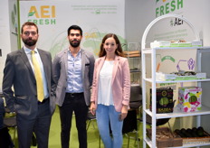 David Álvarez, Carlos Arancibia y Laura Fernández, en el stand de AEI Fresh