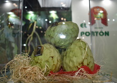 Chirimoyas en el stand de El Portón