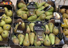 Peras y manzanas, en el stand de Peras Pipín