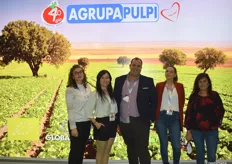 Equipo de Agrupapulpí, especializada en el cultivo de frutas y hortalizas en campo abierto en Almería
