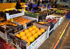 Frutas y hortalizas de temporada expuestas en el stand de Hispalco
