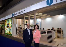 Feliciano Freiría, director general de Grupo Fernández, junto a Montse Montané, responsable de marketing y comunicación de Grupo Fernández, en el stand compartido con Orsero. 