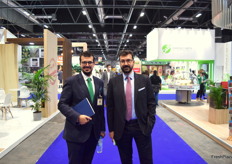 Lorenzo e Ismael Carrasco, de Central Dica, visitando la feria.