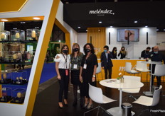 Mónica Díez (marketing y comunicación) Eva Castro (departamento agronómico), Elena Gil (responsable de filial en Francia) en el stand de Patatas Meléndez.