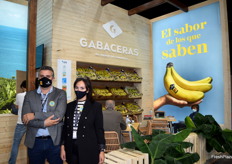 Elisa Martínez Duque (marketing y comunicación) y Antonio Luis Brito, gerente de Europlátano, más conocido por su marca Gabaceras. Esta empresa de la Palma se está viendo muy afectada por la erupción volcánica, ya que está dañando plantaciones que suponen el 50% de su producción. Desde FreshPlaza les mostramos nuestro apoyo, así como a todos los agricultores afectados.