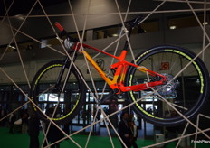 Bicicleta BTT con la que Jofre Cullel, del equipo Primaflor Mondraker compitió en el reciente campeonato mundial, expuesta en el stand de Primaflor.