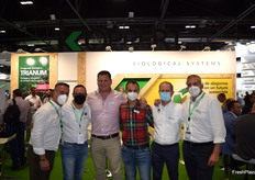 Parte del equipo técnico de Koppert, exhibiendo en Fruit Attraction su compromiso global con la sostenibilidad. 