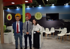 Fernando Martín, Alberto Felices y Lucyna Pac, en el stand de la cooperativa granadina Bio Procam.