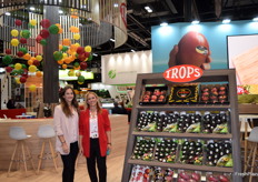 Tania y Vanessa, en el stand de Trops.