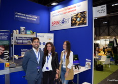 David Domenech, Gema Zoyo y Silvia García, en el stand de My Runs, exponiendo sus sistemas de RFID de trazabilidad.