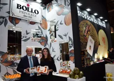 José Vercher y Carla Vercher, en el stand de Bollo, presentando su nueva campaña de cítricos y de melón de contraestación.