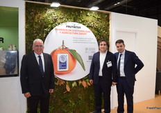 Jorge, Carlos y David Usó, de Frutinter, primera empresa en obtener el certificado de Huella de Nitrato para sus cítricos.