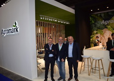 Alfonso, Carlos y Nacho Doménech, en el stand de Agromark, productores de brócoli y coliflor, romanesco, Kale, hinojo y otras hortalizas de Murcia.
