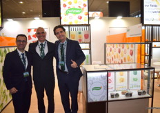 Manuel Buendía, Mounir Naim y Javier García en el stand de Surinver, a punto de empezar la campaña de pimiento y apostando fuerte por la V Gama.
