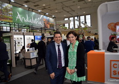 Enrique Fuentes y Martina Lípová, de la empresa murciana Hijos de Alberto del Cerro, productora y comercializadora de limón.