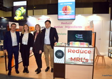 Alejandro Gil, Julia Orón, Rosa Soler y Tomás A.Lucas, en el stand de Sani Fruit, de soluciones poscosecha libres de productos de síntesis química.
