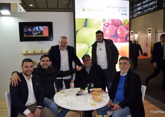 Stand de Viyefruit y el Pla d’Escarp, productores de fruta de hueso y pepita de Lleida.