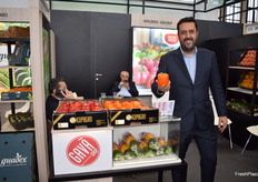 Francesc Llonch, gerente de Gavà Grup, destacando la campaña de pimiento de almería y sus tomates asurcados Monte Rosa.