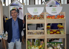 Antonio Lozano Brotons en el stand de FECOAM, la Federación de Cooperativas agrícolas de Murcia. Bio Lobrot ha presentado sus mermeladas ecológicas endulzadas con sirope de agave