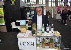 Indalecio Cáceres en el stand de la cooperativa agrícola granadina San Isidro de Loxa, especializada en la producción y comercialización de espárrago verde y aceite de oliva