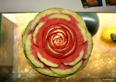 S.A.T. Agrollanos volvió a sorprender a los visitantes convirtiendo su fruta en obras de arte únicas