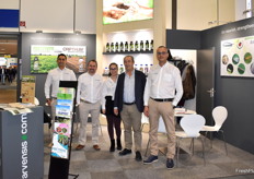 Equipo en el stand de Arvensis Agro: Fernando Bretner, Daniel Lahoz, María y José Remirez de Ganuza y Atef Laribí