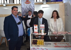 Juan Carlos, Francisco y María, en el stand de Alanfruits