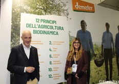 En el stand de Demeter Italia, Giovanni Buccheri (director) y Tatiana Salsi (responsable de comunicación).