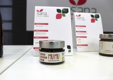 Entre las novedades presentadas se encuentra el Mu Mu puro de algarroba de Natura Humana. Se trata de un innovador edulcorante natural de bajo índice glucémico y muy alto valor nutricional. La algarroba es un auténtico superalimento y precisamente para preservar todas sus propiedades, se procesa mediante un innovador método de extracción en frío.
