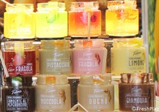 "Ofrecemos una selección de auténticos productos italianos, desde mieles y cremas para untar hasta risottos y especias, que llevan el sabor de Italia a tu mesa, estés donde estés", informan desde Casa Folino.