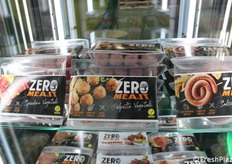 Los productos Zero Mea.it se crearon con la idea de ofrecer a todos los consumidores referencias lo más parecidas posible a los productos cárnicos en cuanto a sabor y consistencia. Son referencias a base de proteínas vegetales, en envases 100% reciclables y con certificación V-Label Vegan.