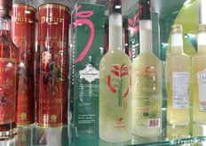 Las fresas y la manzana Annurca también so protagonistas en los licores, certificados V-Label Vegan.