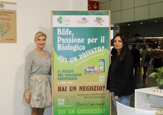 Blife Srl: importador, exportador, envasador y distribuidor de frutas y hortalizas frescas, frutos secos y materias primas ecológicas. En la foto, Patrizia y Valentina Benedetti (CEO y directora comercial).