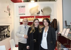 Alberto Corradi, Martina Borghi y Elena Tapalaga, de la empresa Funghi Valentina.