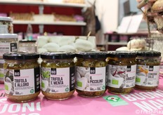 Productos ecológicos a base de setas procesadas ofrecidos por la empresa.