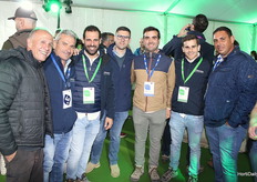 Unidos en el evento en la tarde, bajo las luces verde de Planasa, estaban representantes de Cofrelux, Fran y Lolo y El Pilonar
