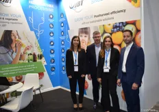 Ilaria Scovenna, Levis Marino, Simona Montagna y Francisco Peris, en el stand de JBT, una empresa global de maquinaria de procesamiento de alimentos.