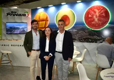 Antonio Cano, Lucyna Pac y Fernando Martín, en el stand de la empresa granadina Bio Procam.