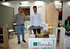 José Manuel García y Jaume Casals, en el stand de Provedo, obtentores de variedades de fruta de hueso y pistacho.