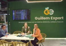 Francisco Andrés, Álvaro Moreno y Tetyana Dianova, en el stand de Guillem Export