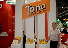 Leticia Sánchez muestra la gama de industria de Tana