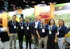 La familia del Grupo Palenque, una empresa mexicana activa en la exportación de mango mexicano.