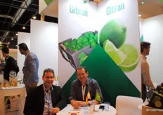 Luis Rangel, de la empresa brasileña Fermac, en el stand de Gibran Citrus Brasil, representada por Gilberto. 
